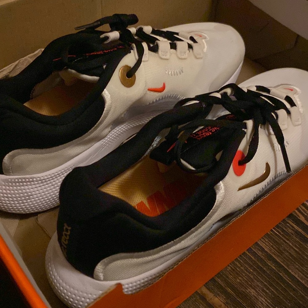 In Original Box. Fresh to death. WOMENS NEW NIKE 2023